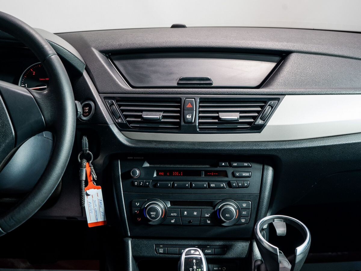 BMW X1 2013 - фото автомобиля