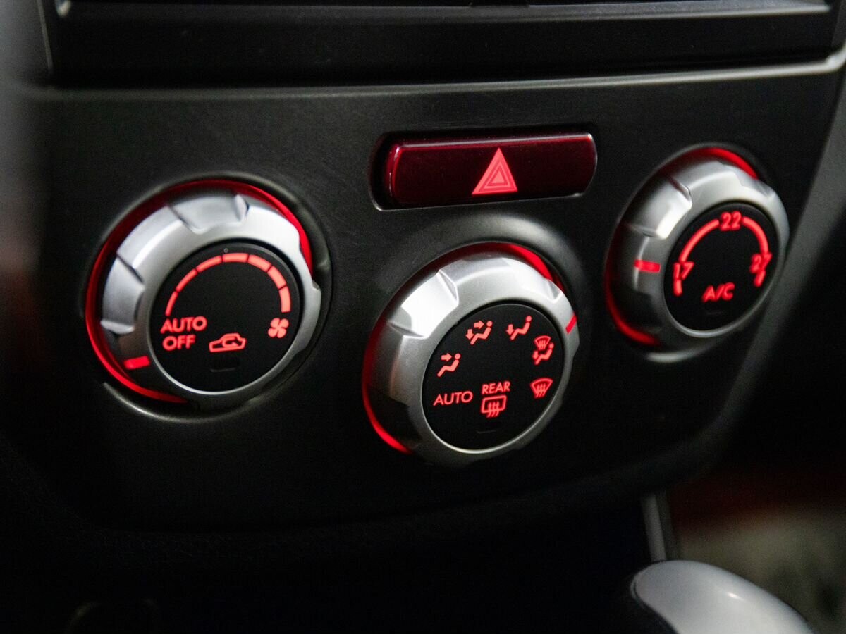 Subaru Impreza 2010 - фото автомобиля