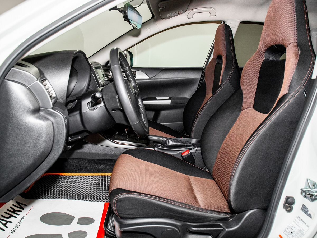 Subaru Impreza 2010 - фото автомобиля