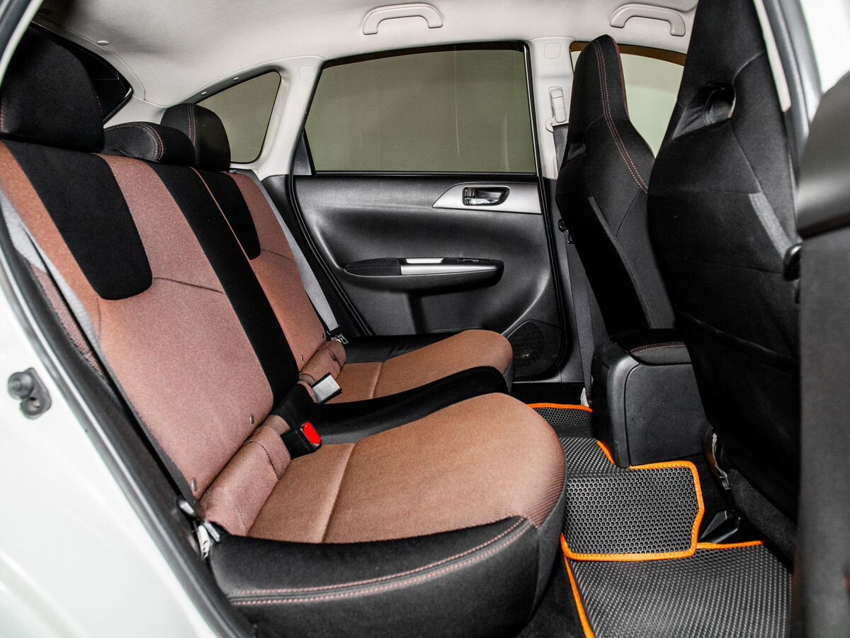 Subaru Impreza 2010 - фото автомобиля