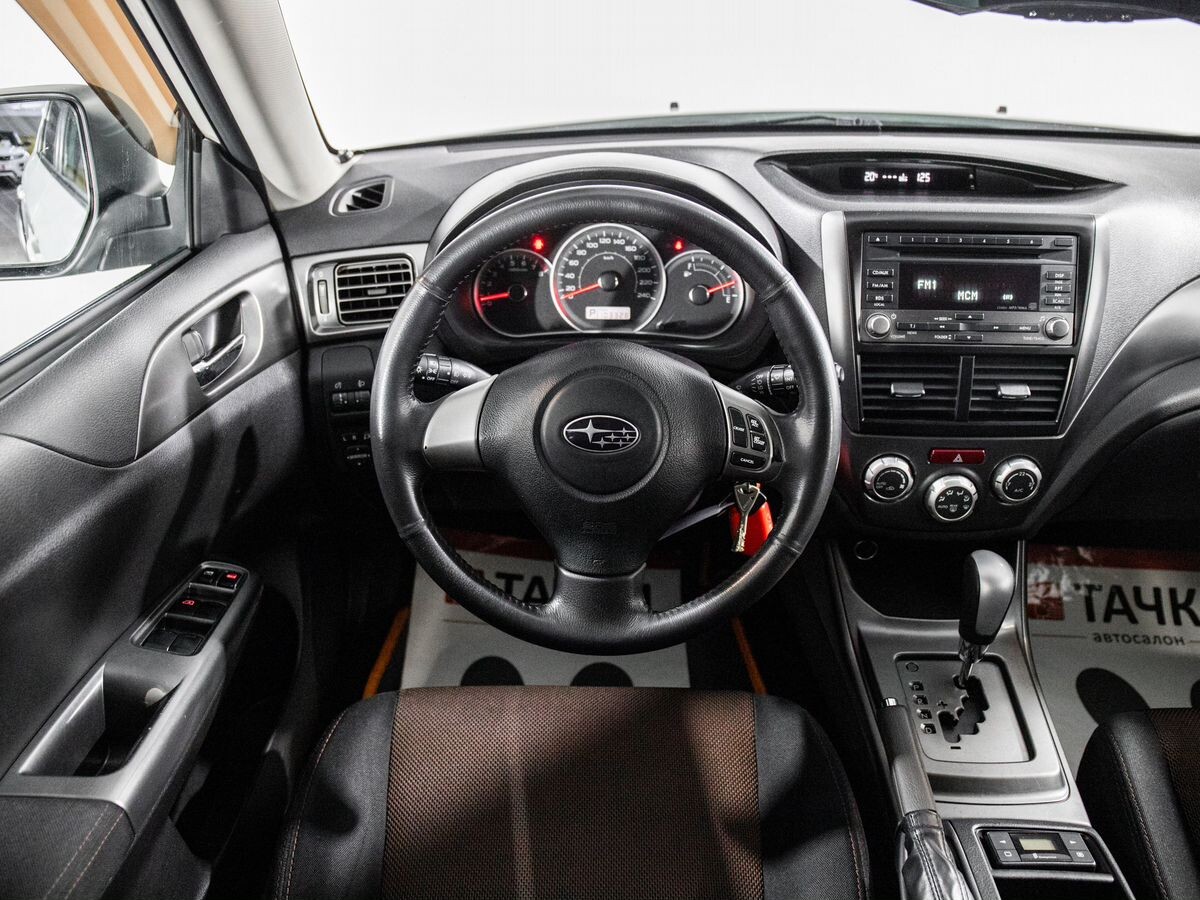 Subaru Impreza 2010 - фото автомобиля