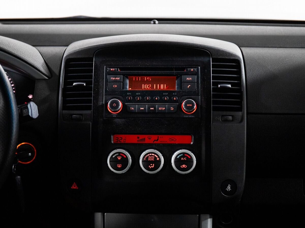 Nissan Pathfinder 2012 - фото автомобиля