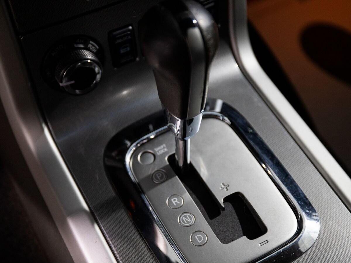 Nissan Pathfinder 2012 - фото автомобиля