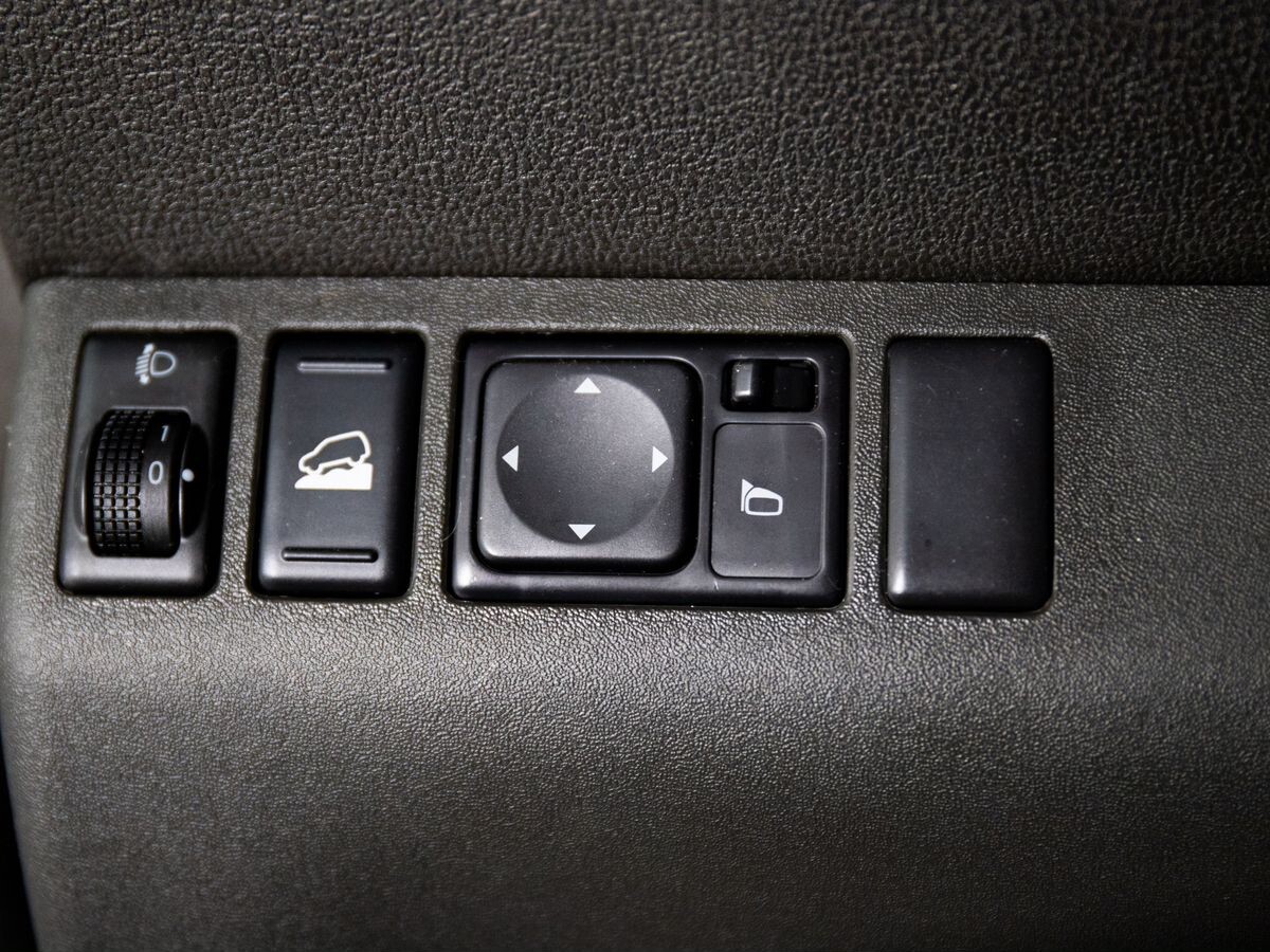 Nissan Pathfinder 2012 - фото автомобиля