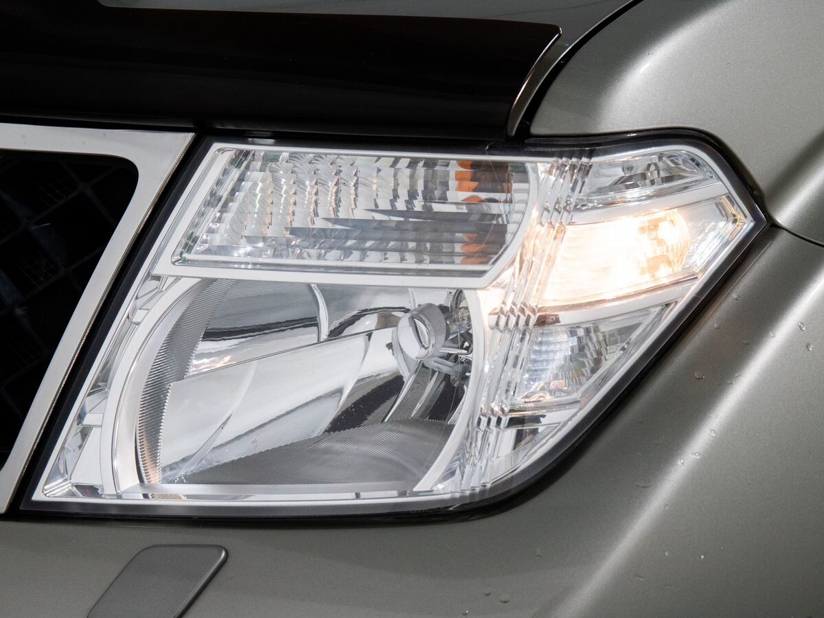 Nissan Pathfinder 2012 - фото автомобиля