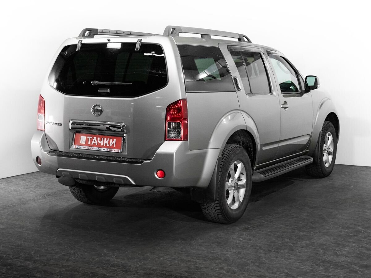 Nissan Pathfinder 2012 - фото автомобиля