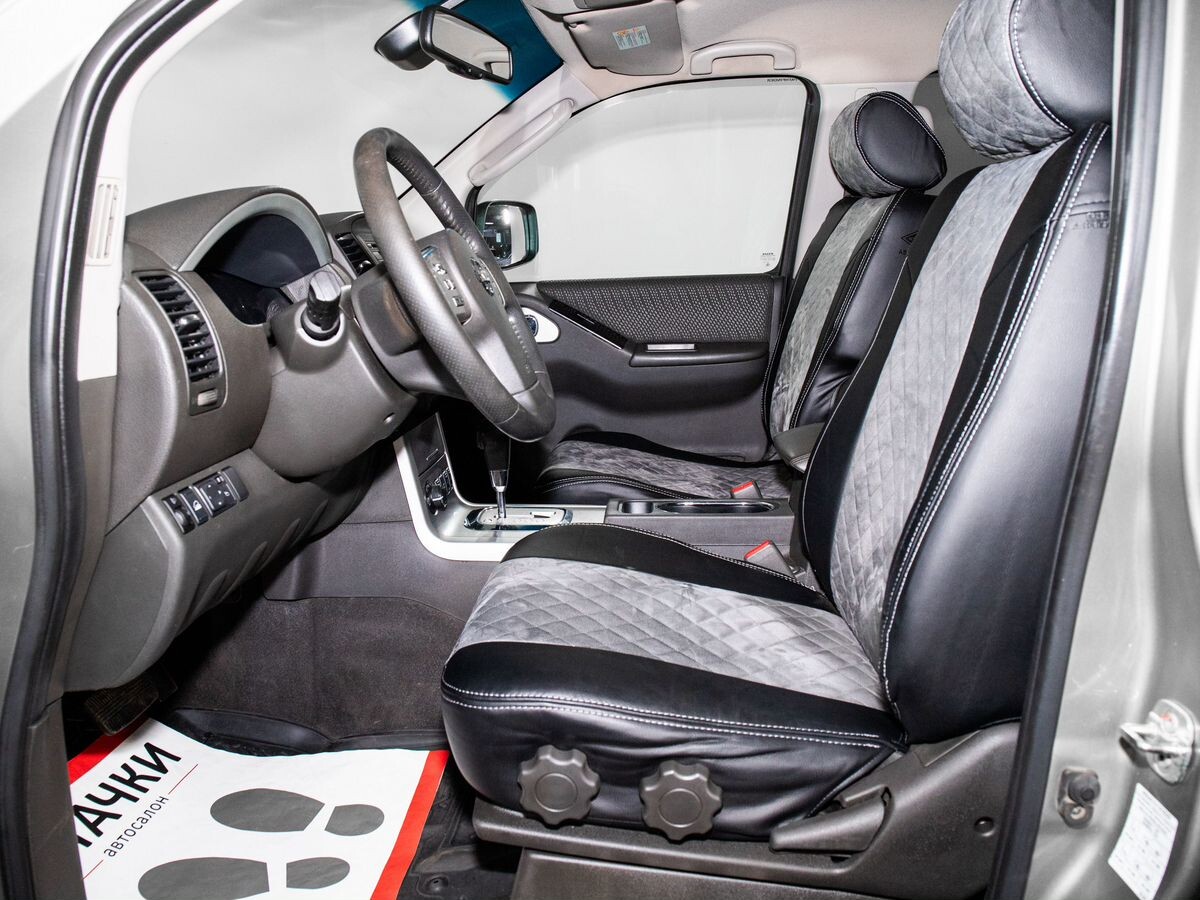 Nissan Pathfinder 2012 - фото автомобиля