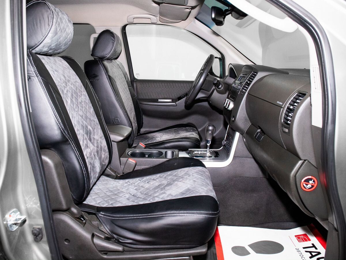 Nissan Pathfinder 2012 - фото автомобиля