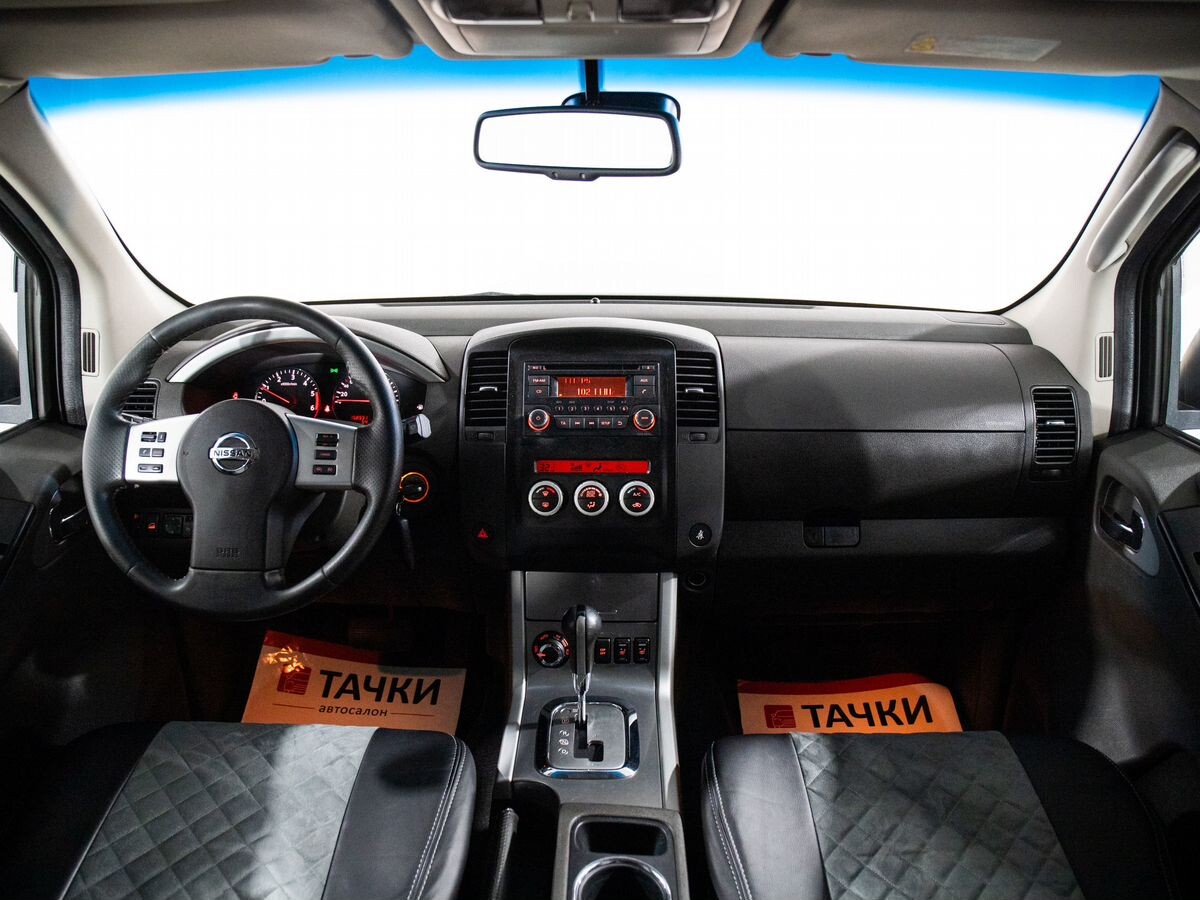 Nissan Pathfinder 2012 - фото автомобиля