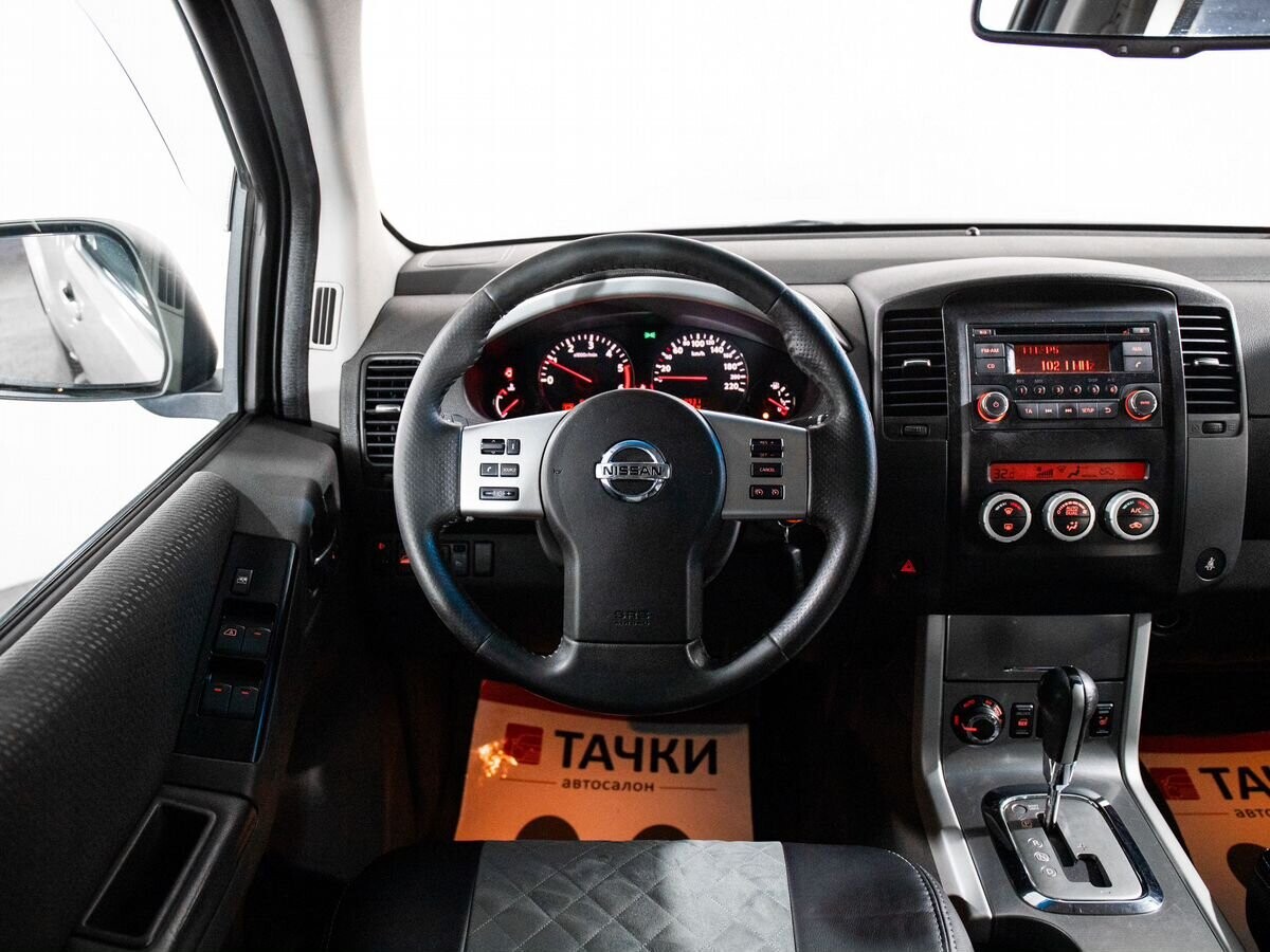 Nissan Pathfinder 2012 - фото автомобиля