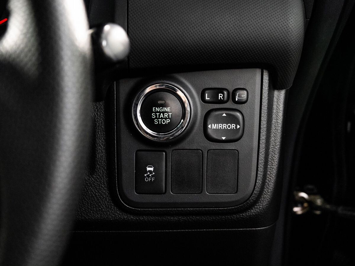 Toyota Wish 2014 - фото автомобиля