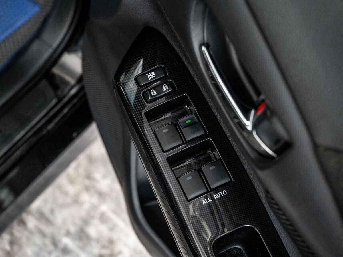 Toyota Wish 2014 - фото автомобиля