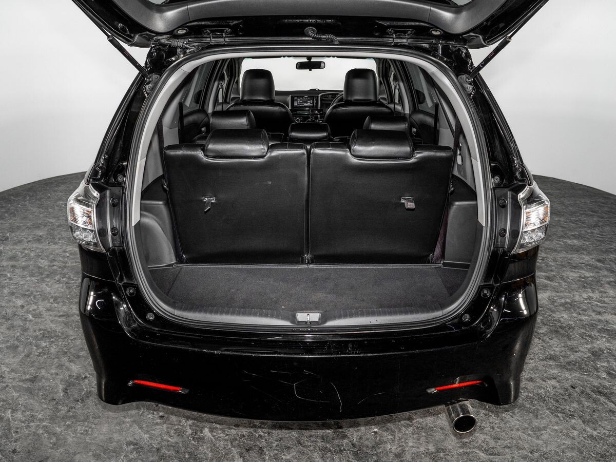 Toyota Wish 2014 - фото автомобиля