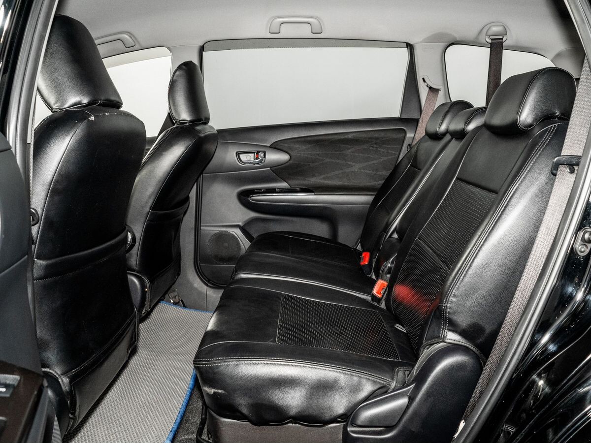 Toyota Wish 2014 - фото автомобиля