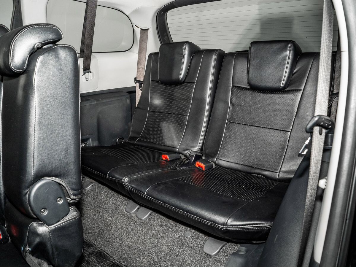 Toyota Wish 2014 - фото автомобиля