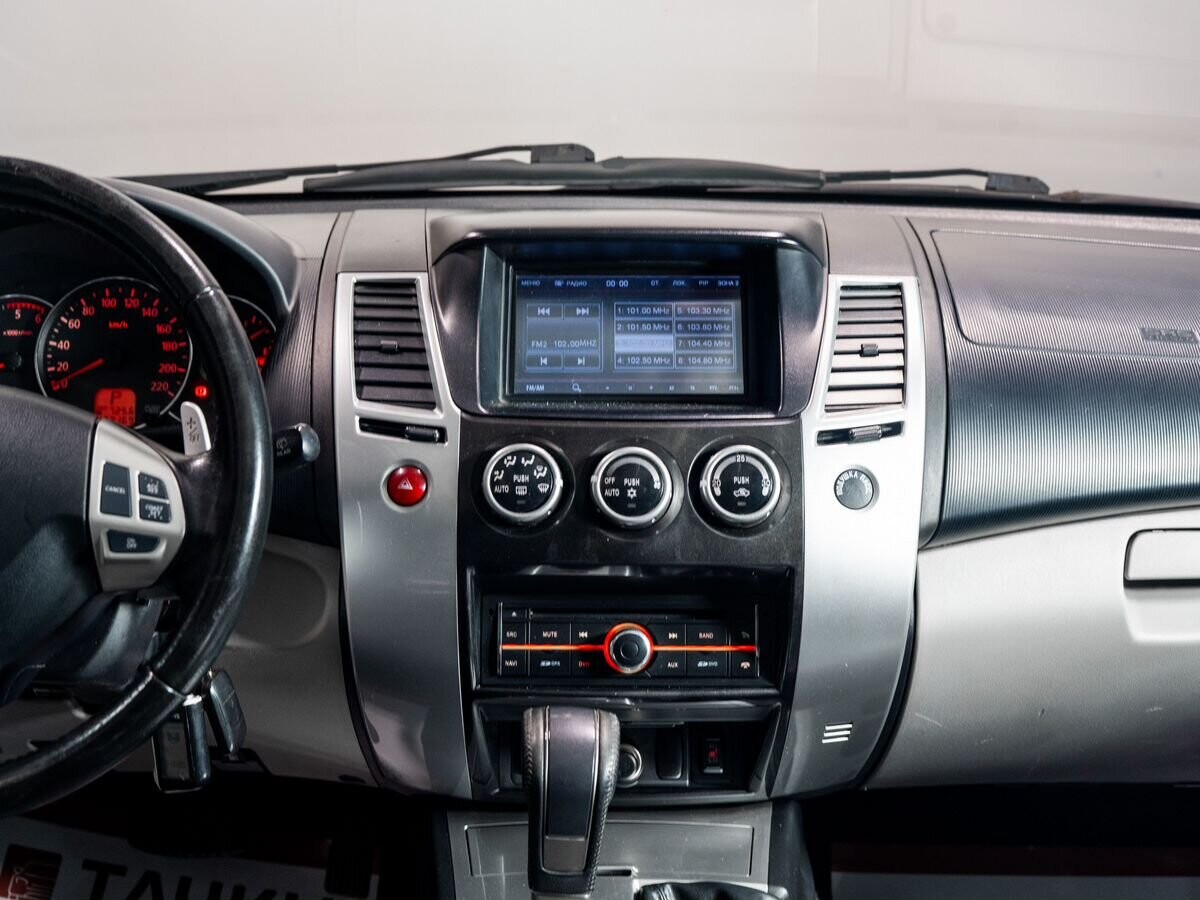 Mitsubishi Pajero Sport 2013 - фото автомобиля