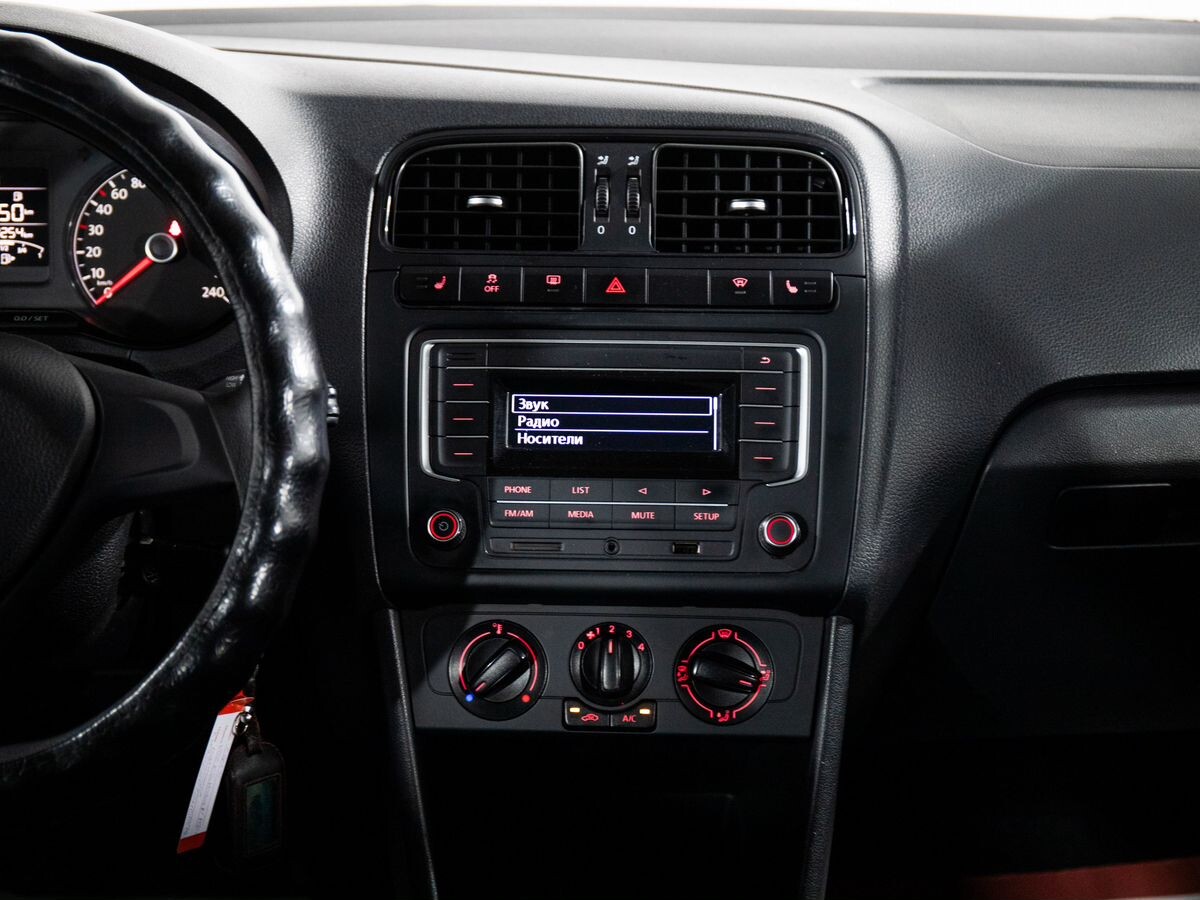 Volkswagen Polo 2017 - фото автомобиля