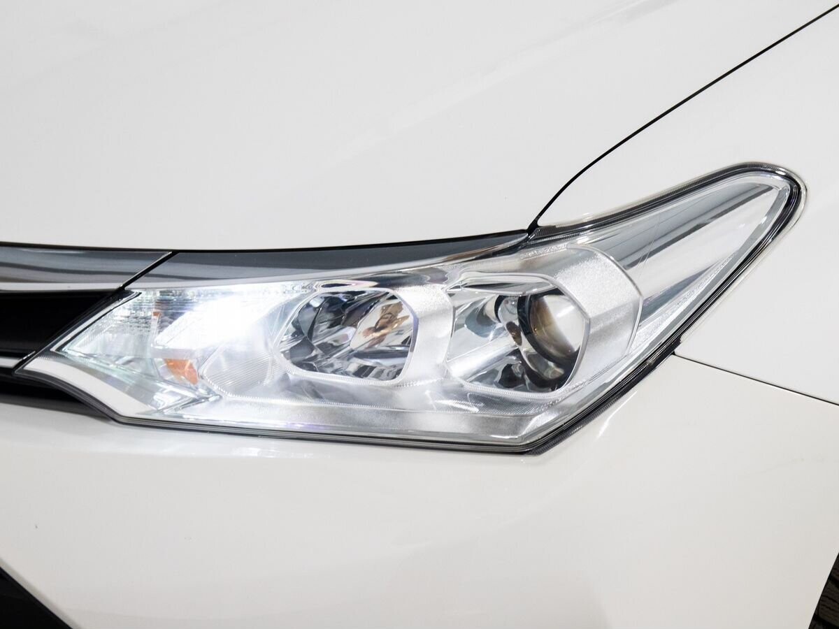 Toyota Corolla 2019 - фото автомобиля