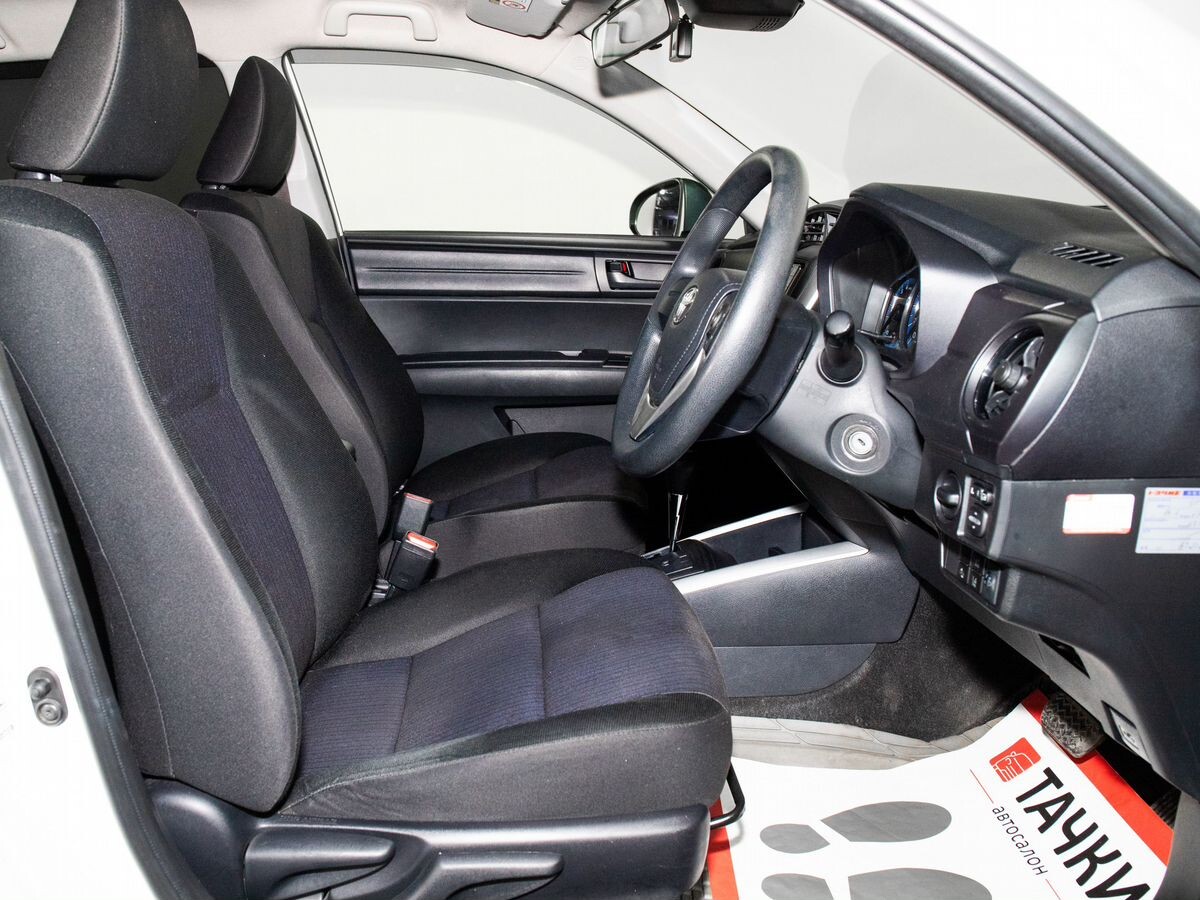 Toyota Corolla 2019 - фото автомобиля