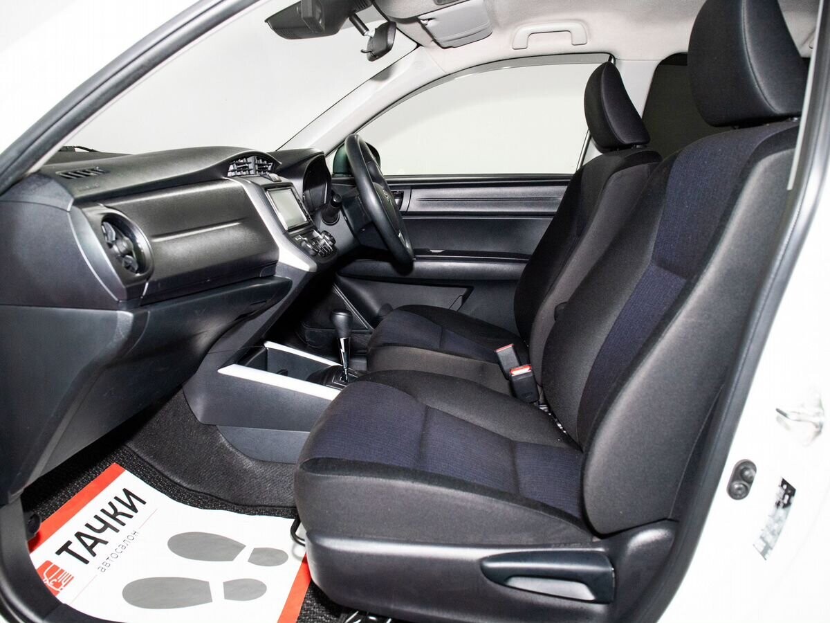 Toyota Corolla 2019 - фото автомобиля