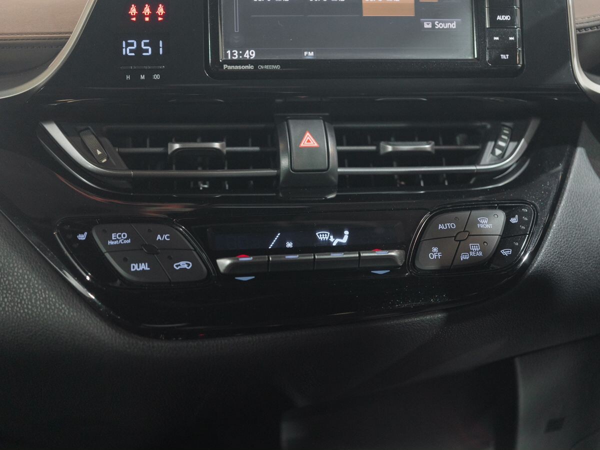 Toyota C-HR 2017 - фото автомобиля