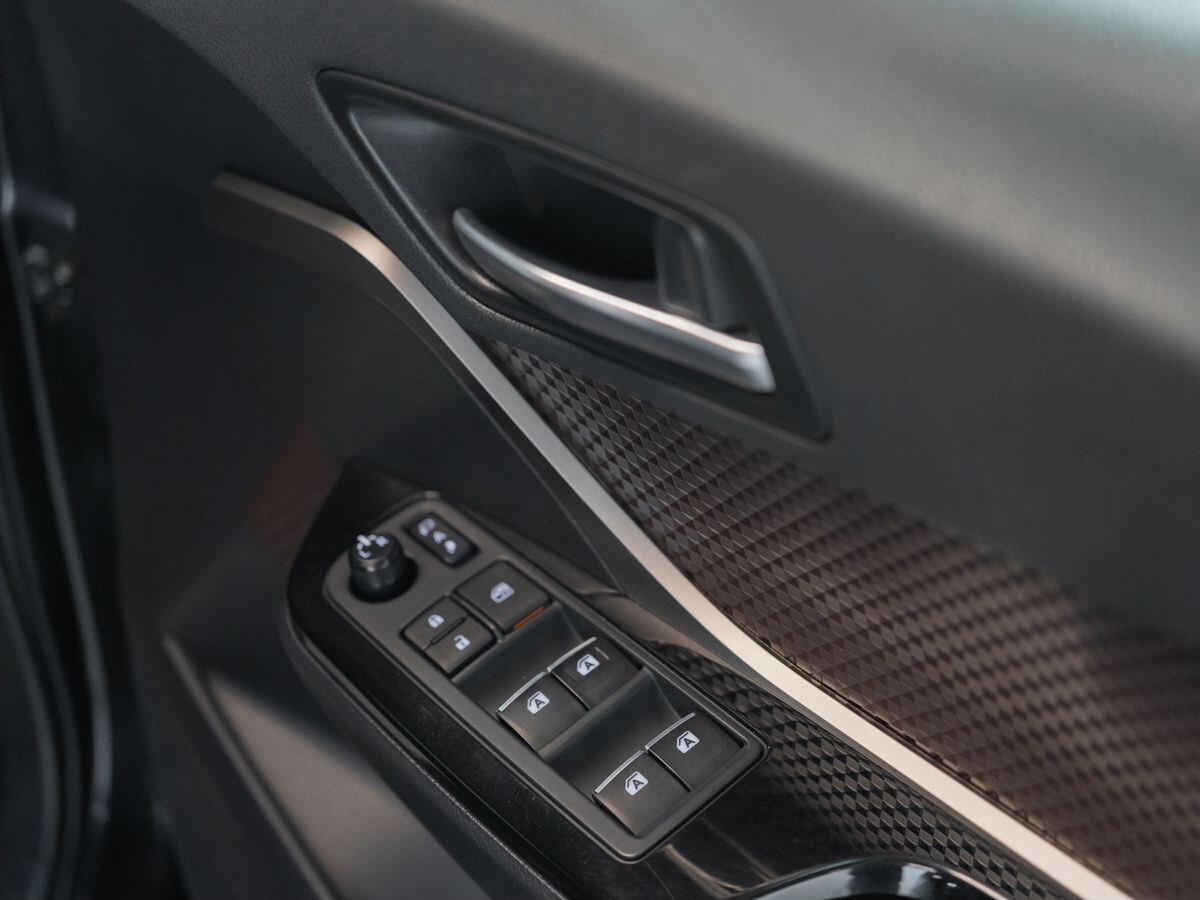 Toyota C-HR 2017 - фото автомобиля