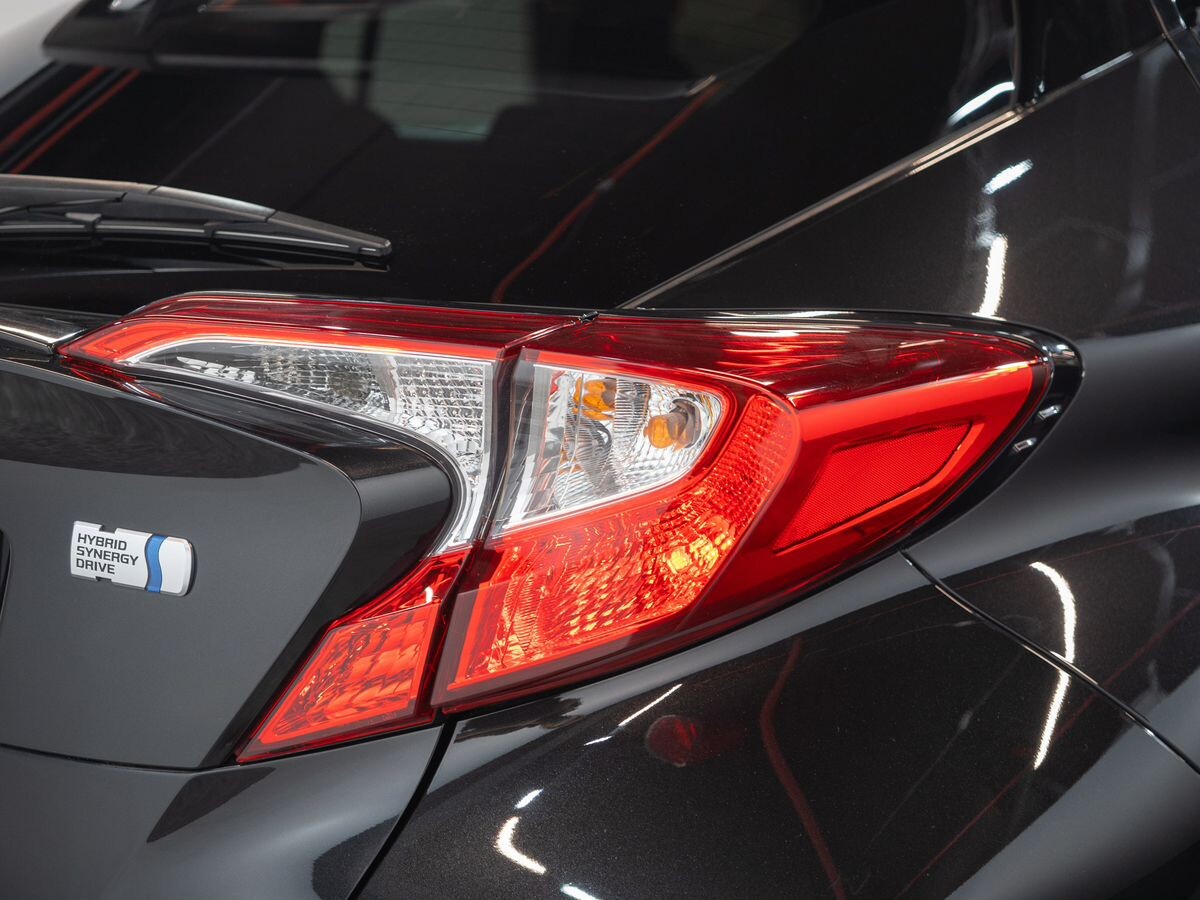 Toyota C-HR 2017 - фото автомобиля