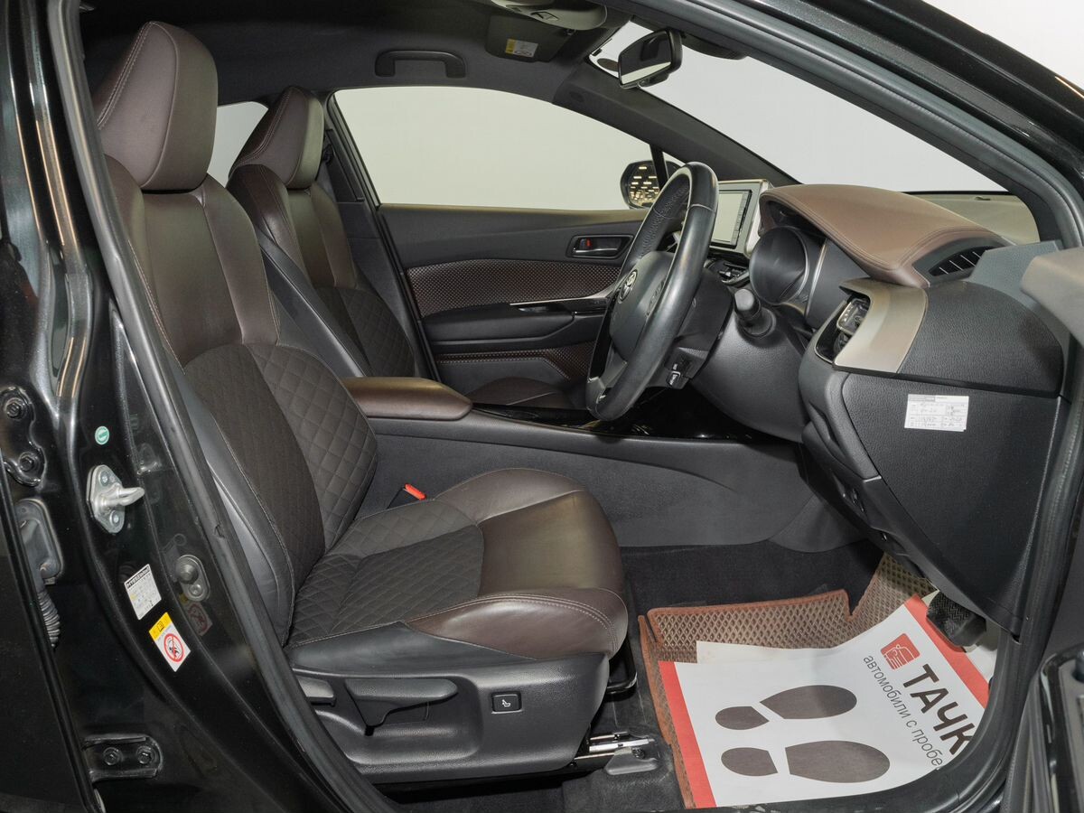 Toyota C-HR 2017 - фото автомобиля