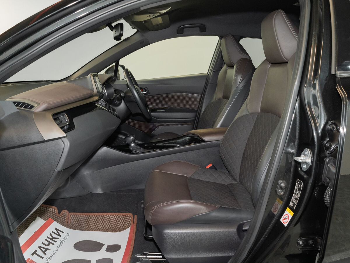 Toyota C-HR 2017 - фото автомобиля