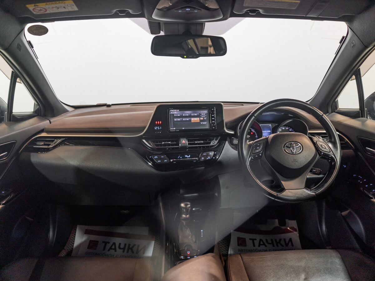 Toyota C-HR 2017 - фото автомобиля
