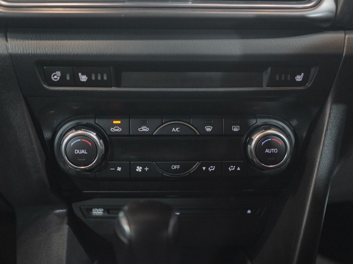 Mazda Axela 2016 - фото автомобиля