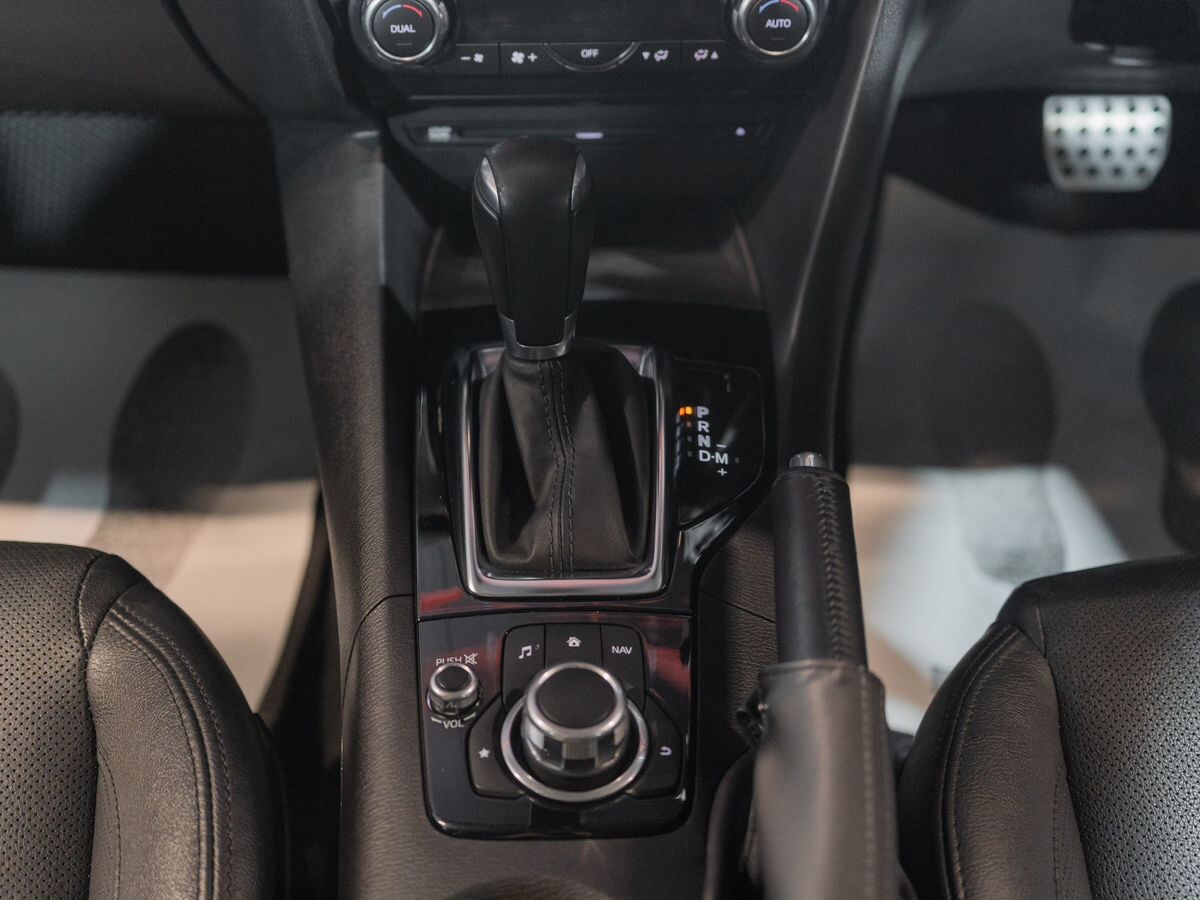 Mazda Axela 2016 - фото автомобиля