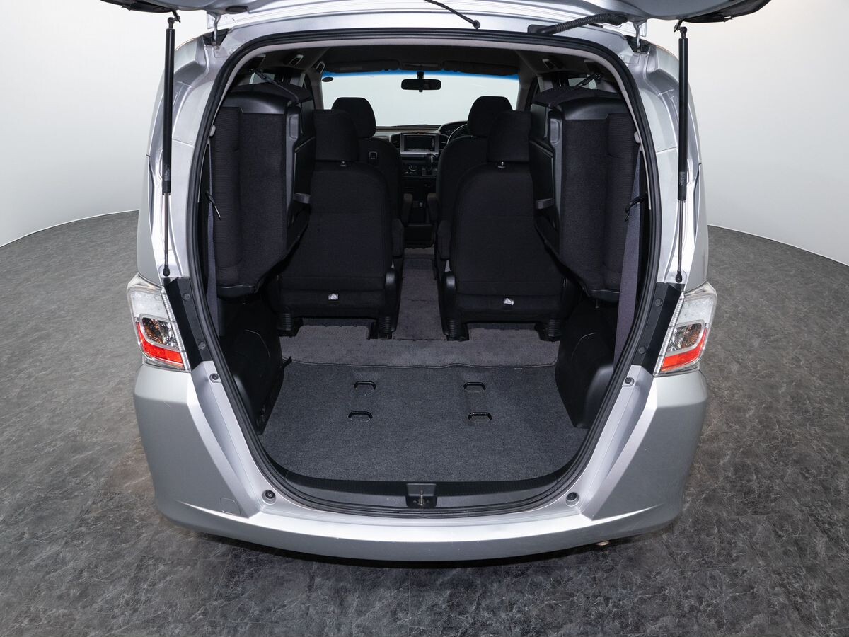 Honda Freed 2012 - фото автомобиля