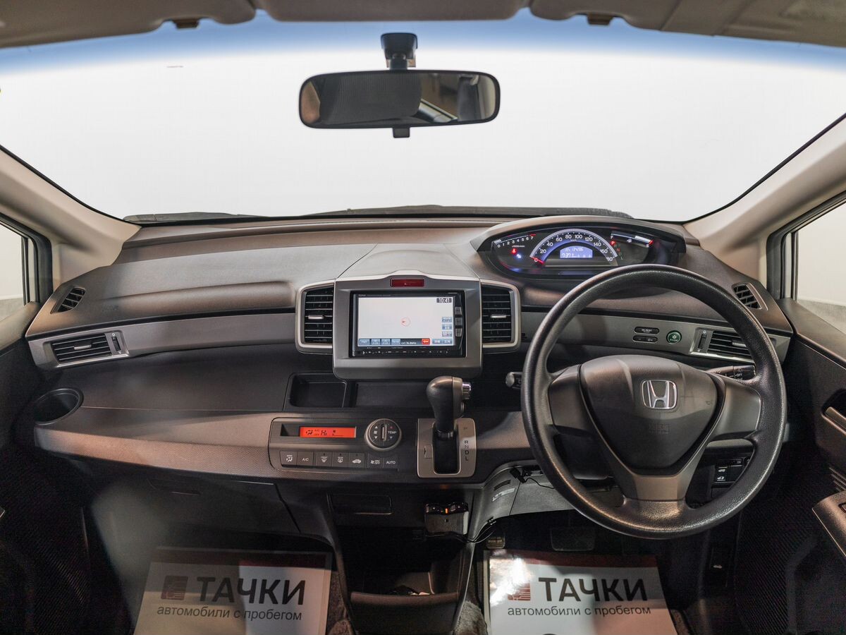 Honda Freed 2012 - фото автомобиля