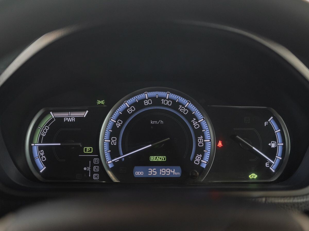 Toyota Voxy 2014 - фото автомобиля