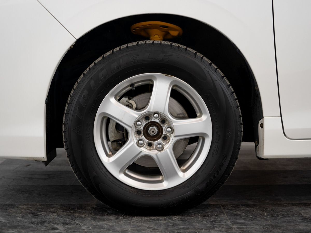 Toyota Voxy 2014 - фото автомобиля