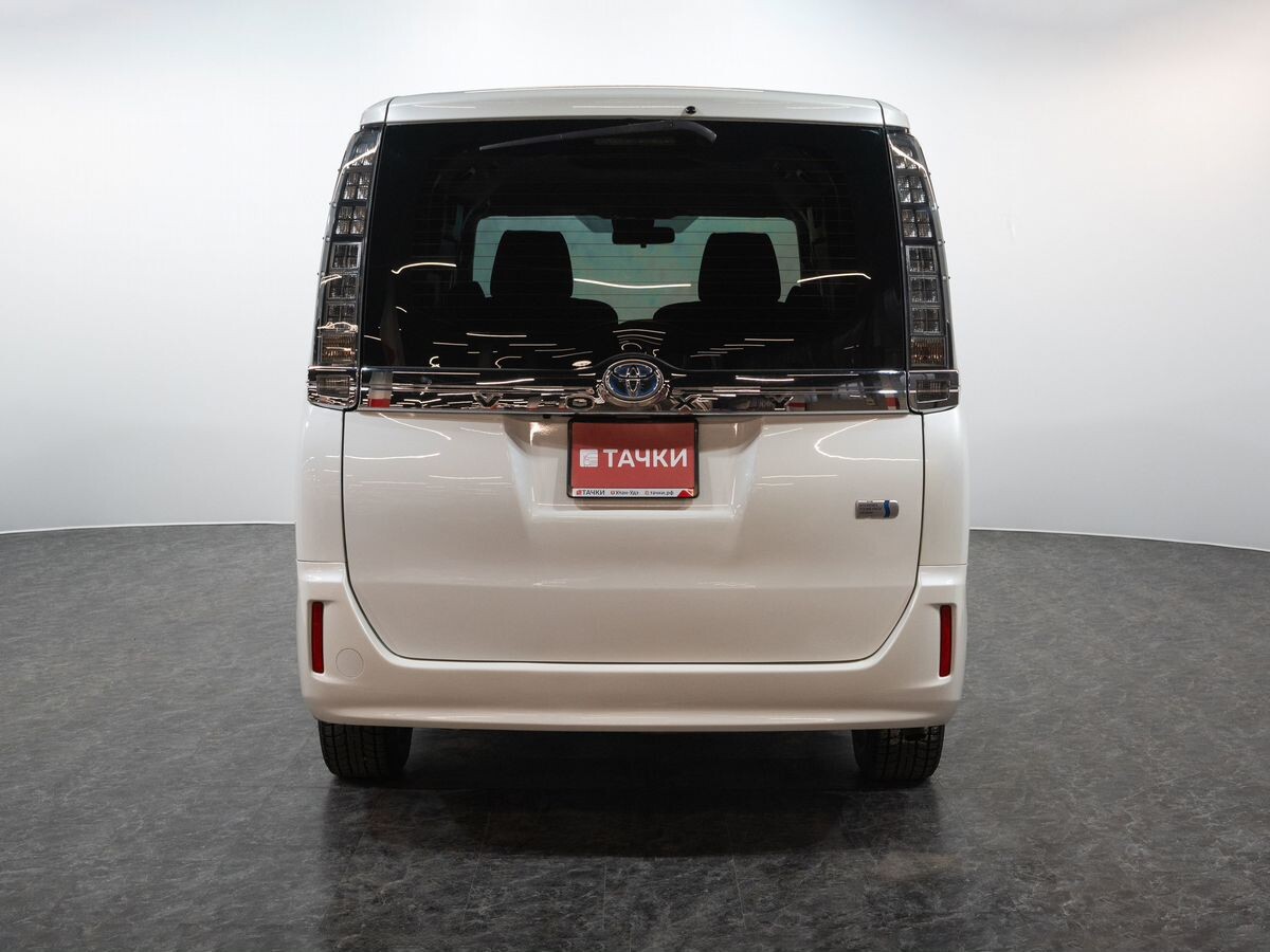 Toyota Voxy 2014 - фото автомобиля