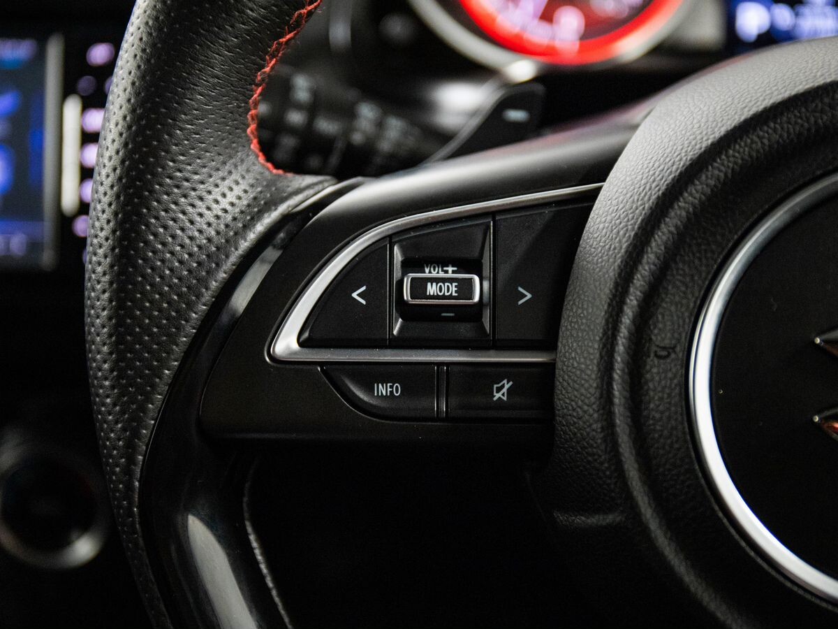 Suzuki Swift 2018 - фото автомобиля