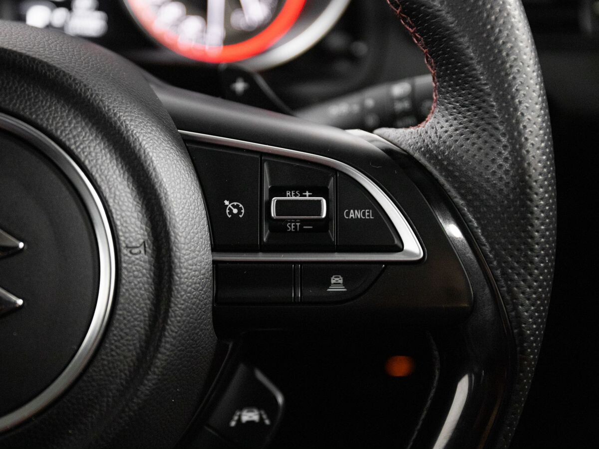 Suzuki Swift 2018 - фото автомобиля