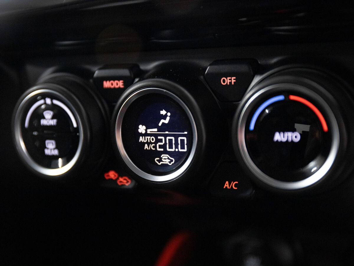 Suzuki Swift 2018 - фото автомобиля