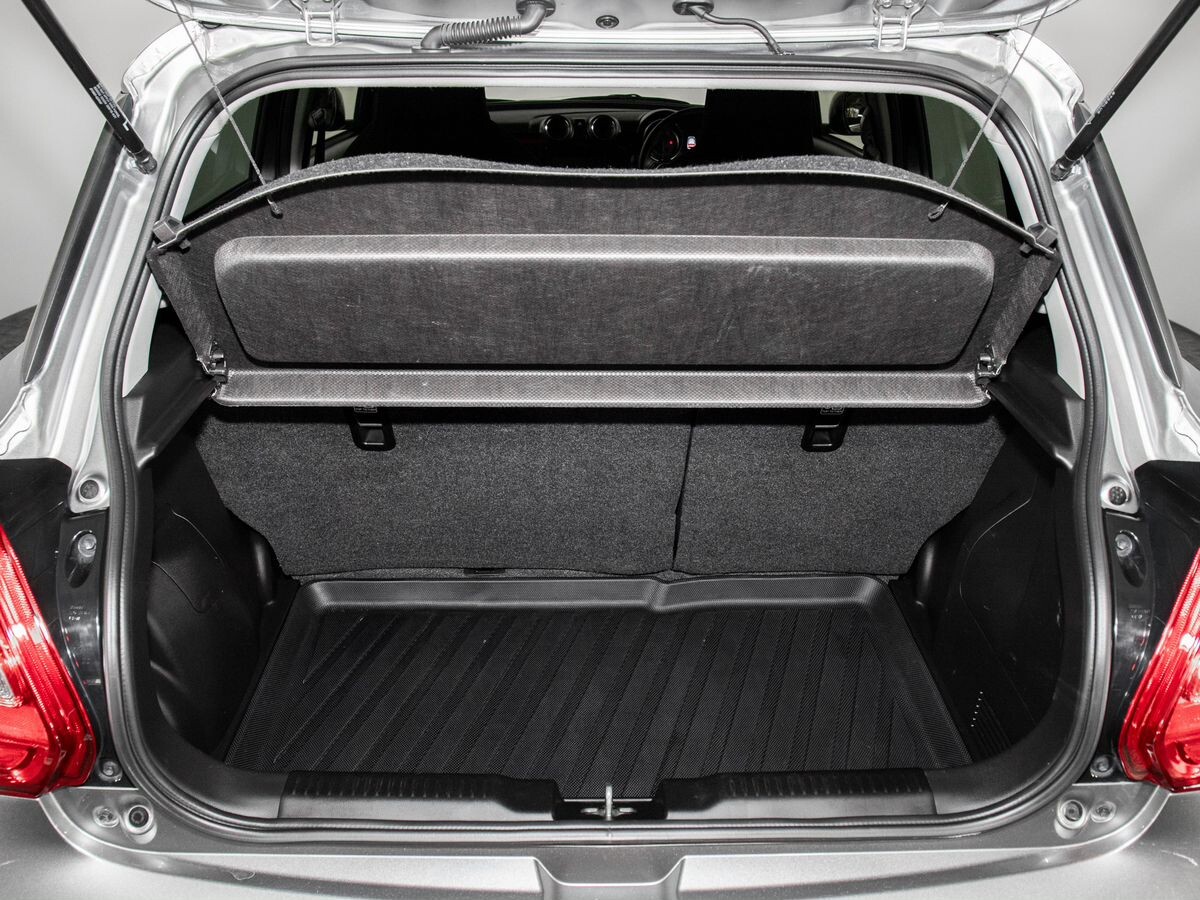 Suzuki Swift 2018 - фото автомобиля