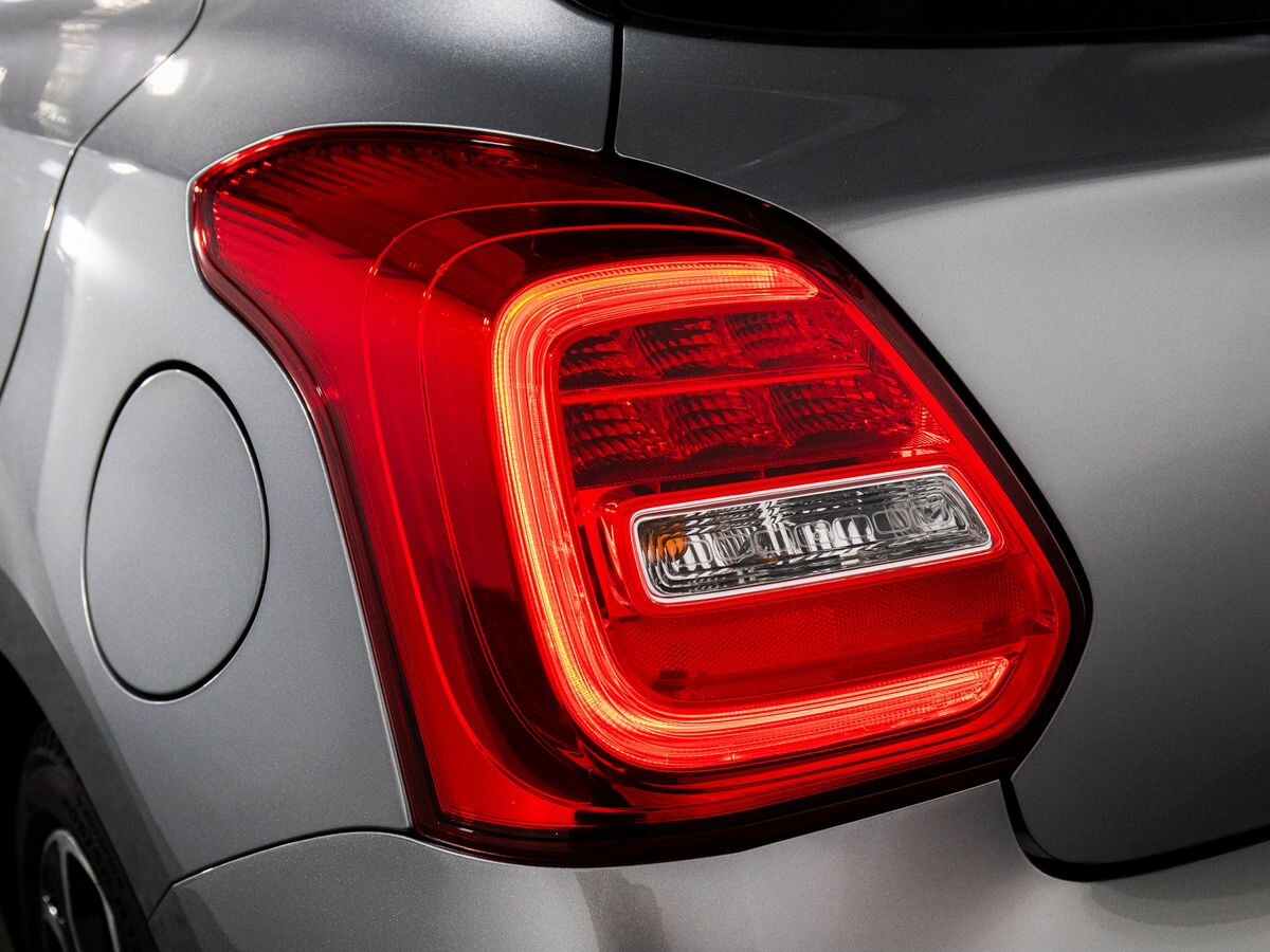 Suzuki Swift 2018 - фото автомобиля