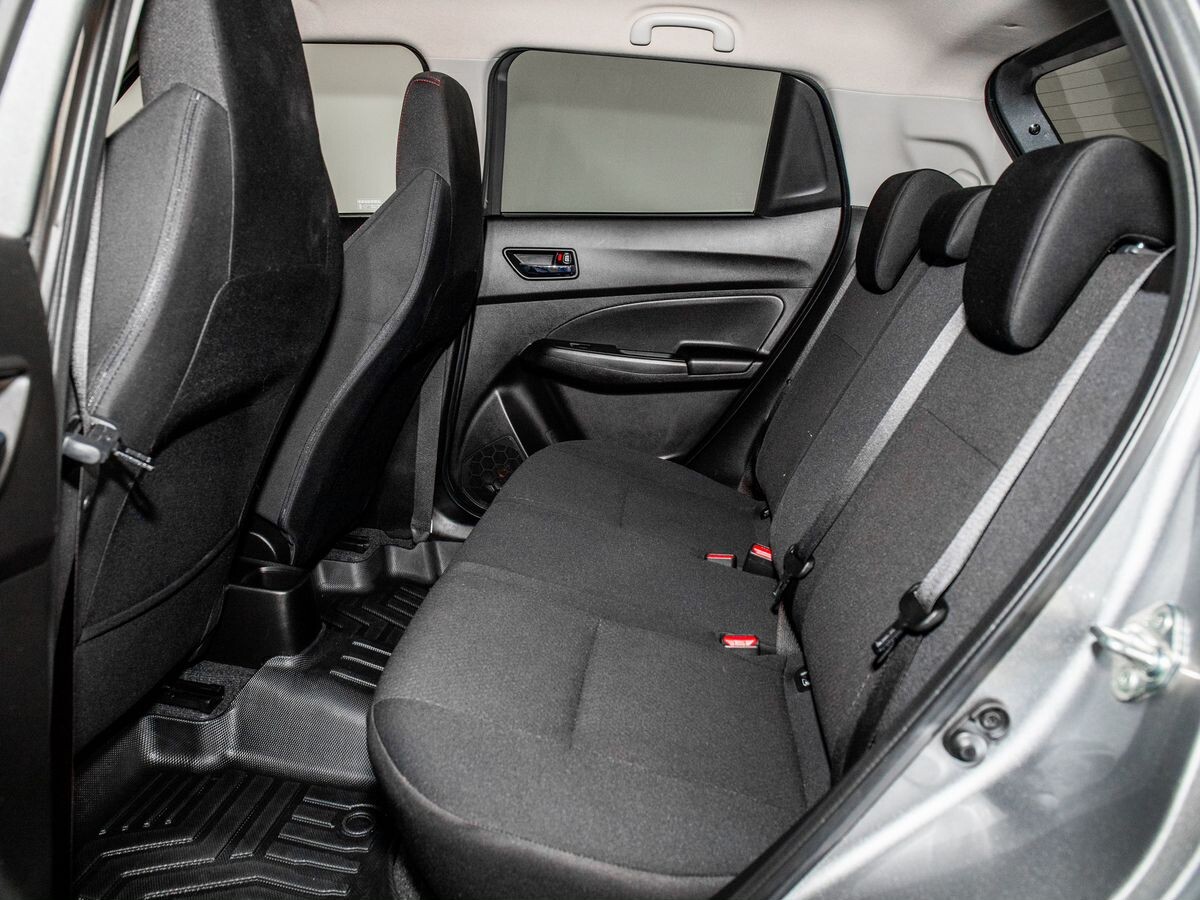 Suzuki Swift 2018 - фото автомобиля