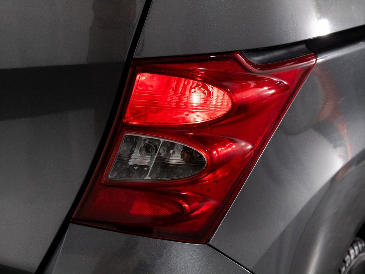 Honda Freed 2011 - фото автомобиля