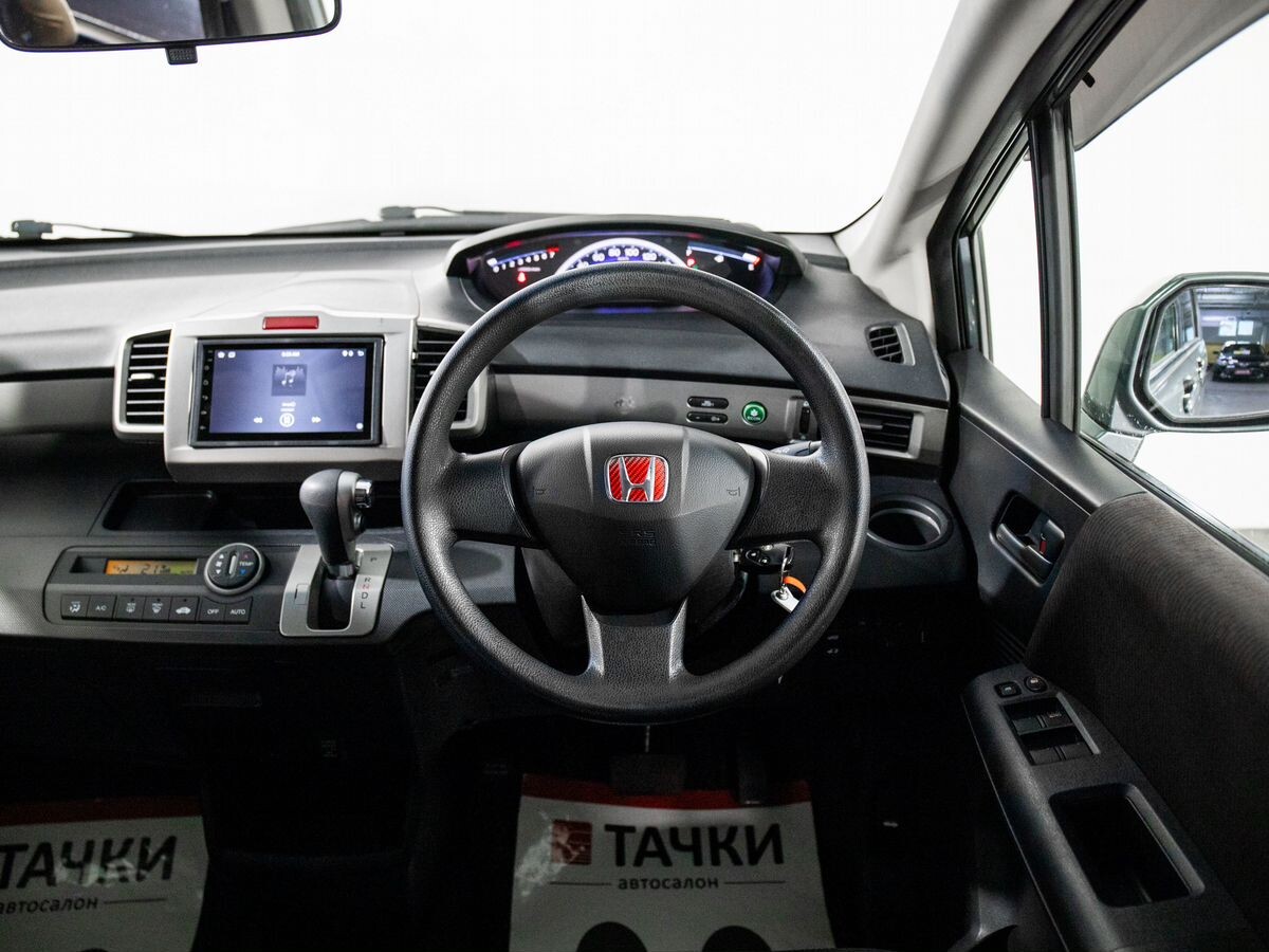 Honda Freed 2011 - фото автомобиля