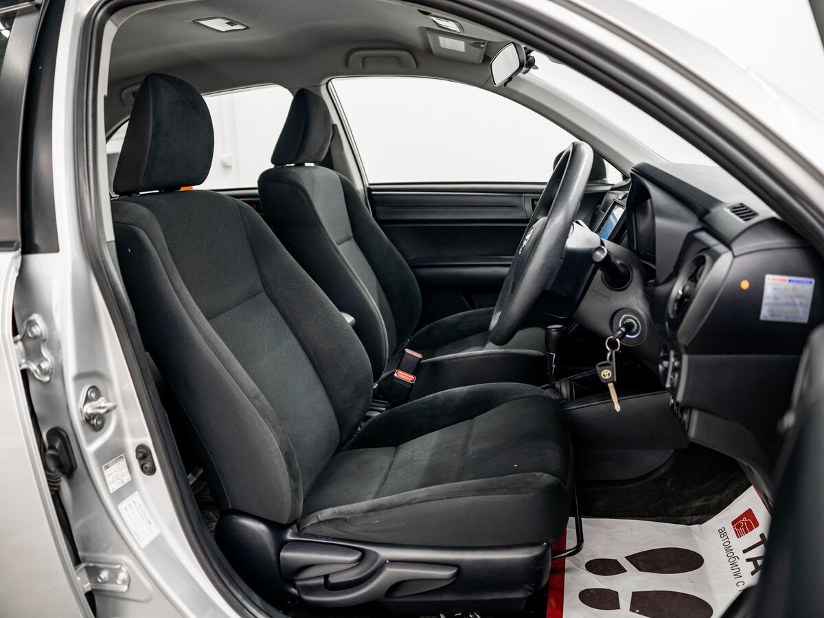 Toyota Corolla 2018 - фото автомобиля