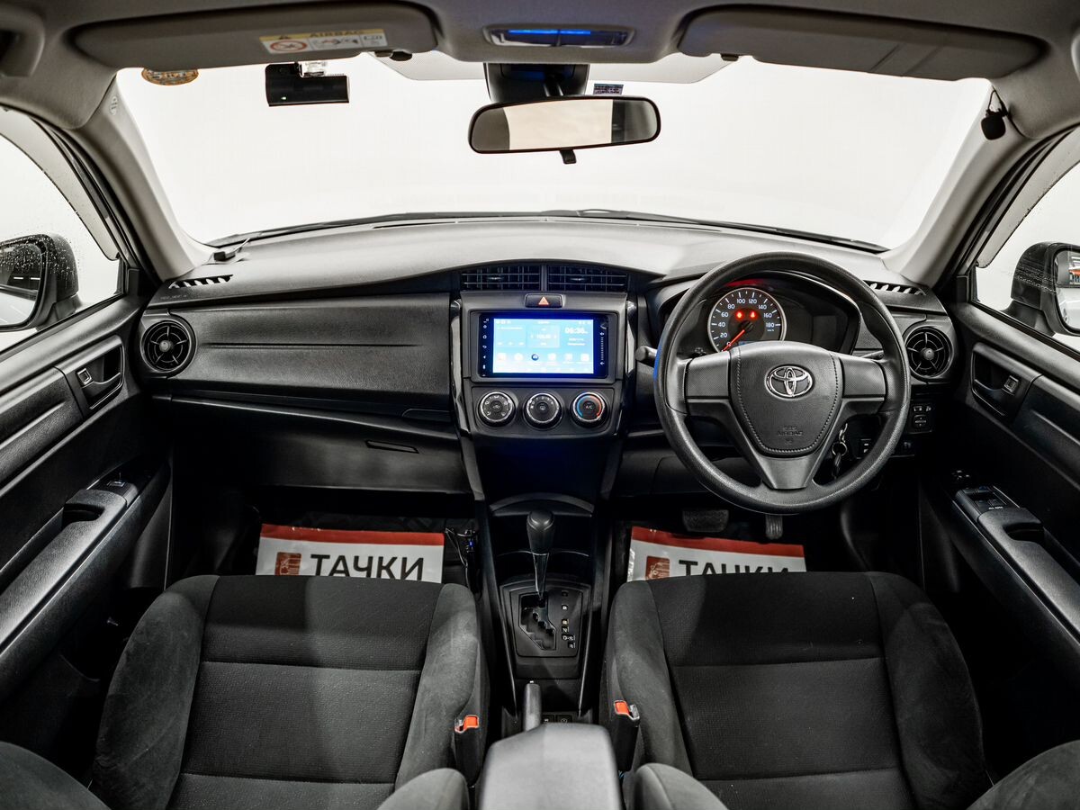 Toyota Corolla 2018 - фото автомобиля