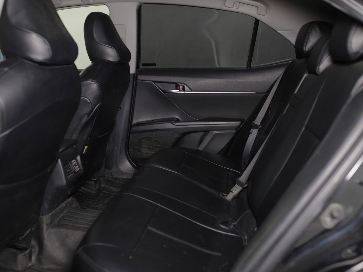 Toyota Camry 2018 - фото автомобиля