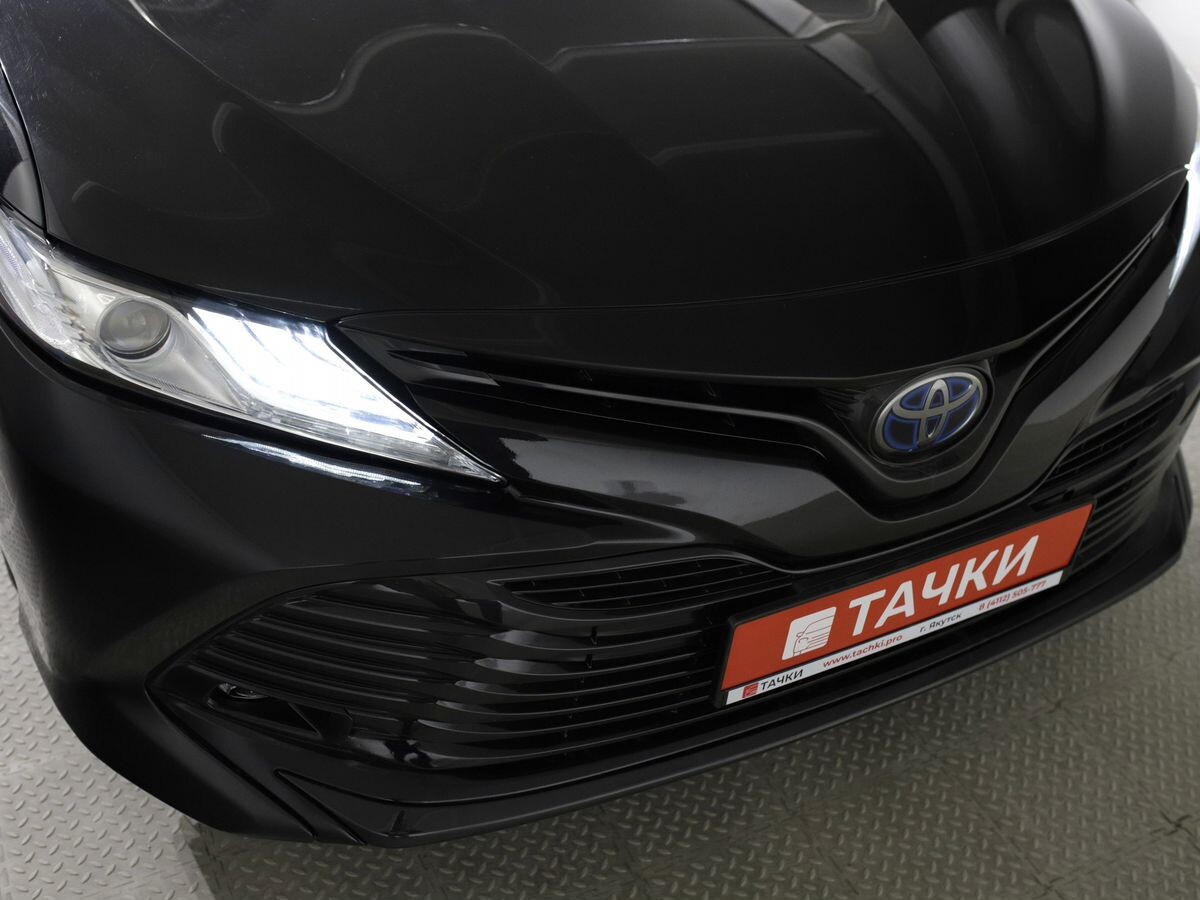 Toyota Camry 2018 - фото автомобиля
