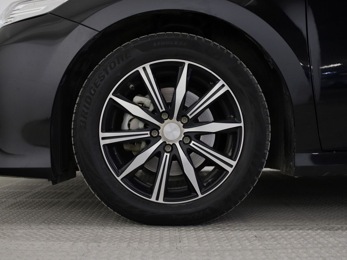 Toyota Camry 2018 - фото автомобиля